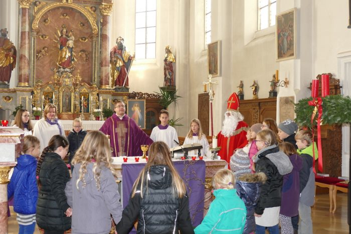 Vater unser mit St. Nikolaus, Pater Roman und Andrea Rust Foto: Sonja Gonschorek