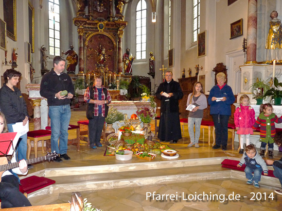 Kleinkinder feiern Erntedank