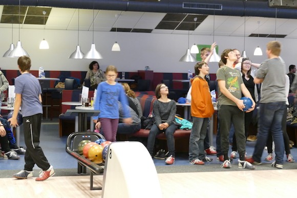 Ministranten beim Bowlen in Landau Foto: Sonja Gonschorek