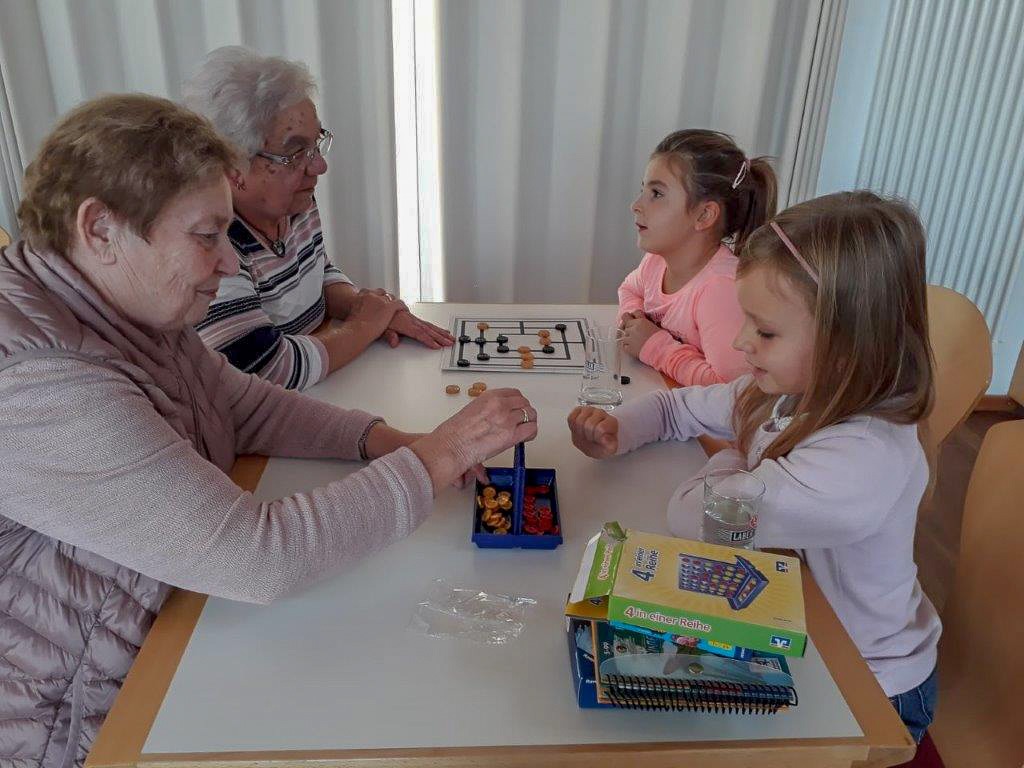 Ein vergnüglicher Spiele- Nachmittag im Seniorenheim
