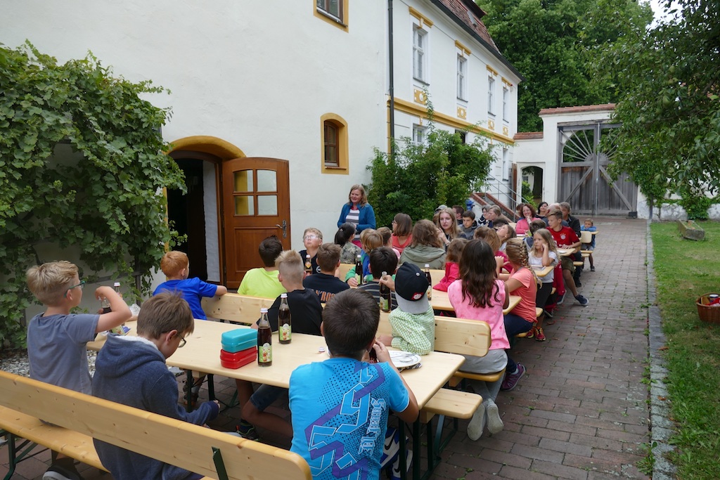 Zwei Höhepunkte beenden das Schul-Ministrantenjahr in Loiching