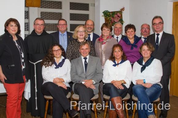 Die neue Vorstandschaft mit den ausgeschieden Vorstandsmitgliedern. Foto: Simon Niedermeier